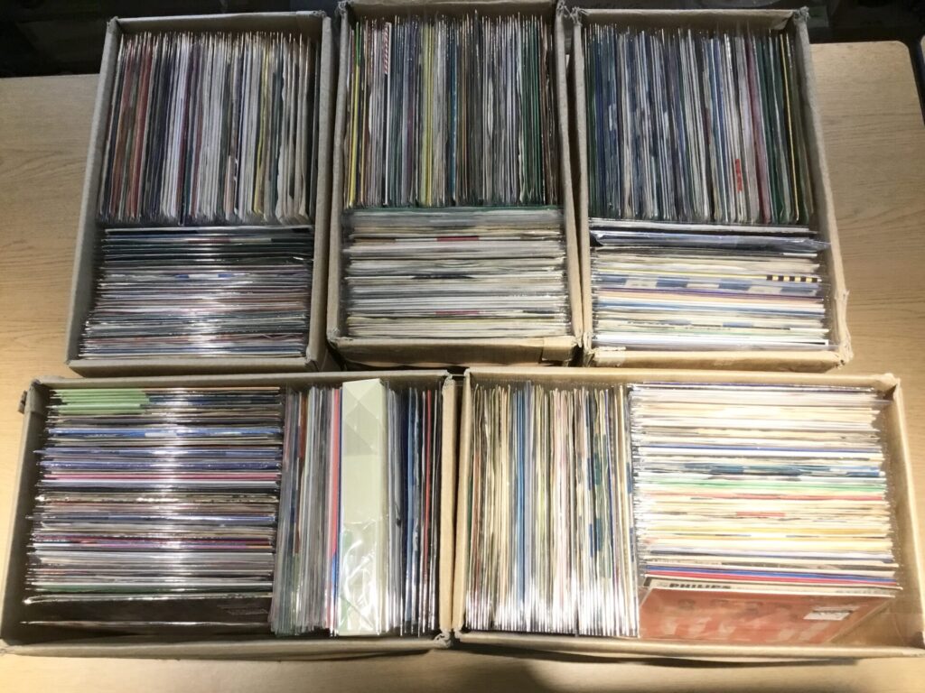 シングルレコードを約500枚程ドカッと追加しました！