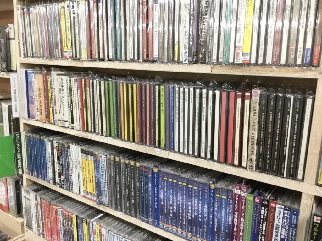 「クラシック 廃盤・旧規格盤 CD特集」として新入荷下段に約50枚程大放出しました。