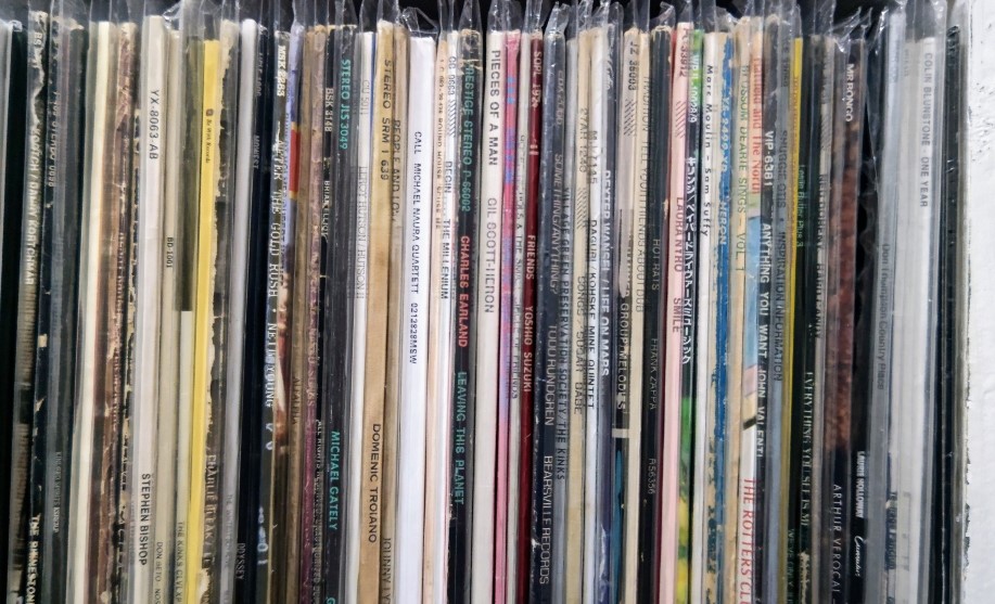 レコードの正しい保管方法をお伝えします！ 保管場所や手入れのポイント