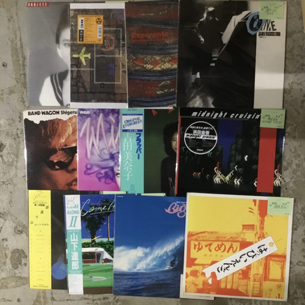 邦楽と洋楽で好内容のLPがそれぞれ一つかみずつ入りました。