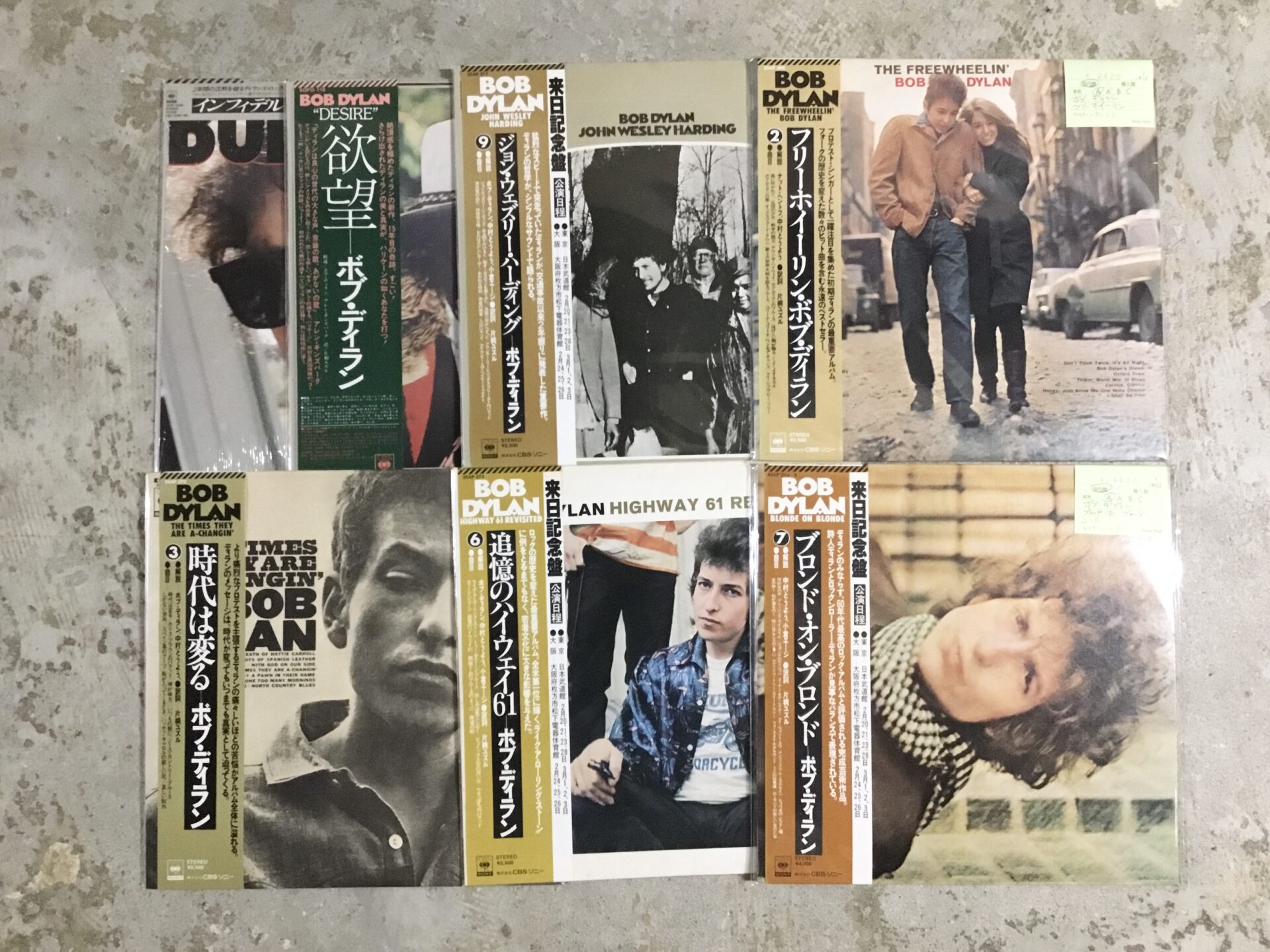 ボブ・ディランのLPがふたつかみほど入荷しました。