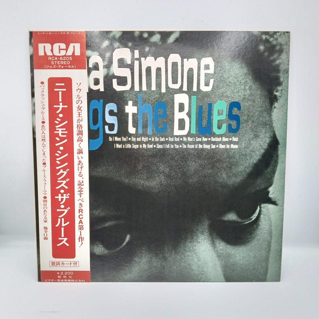 【LP】ニーナ・シモン・シングズ・ザ・ブルース (RCA-6205) 国内盤/帯付き/ジャケットにシミ/歌詞カードにシワ