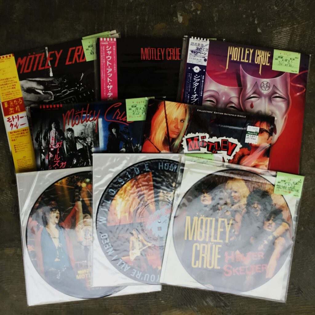 モトリー・クルーのLPがひとつかみ入荷しました。