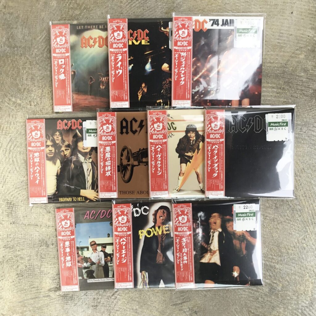 本日はHR/HM入荷DAY！ その③は「AC/DCの紙ジャケCD」をひとつかみ追加しました。
