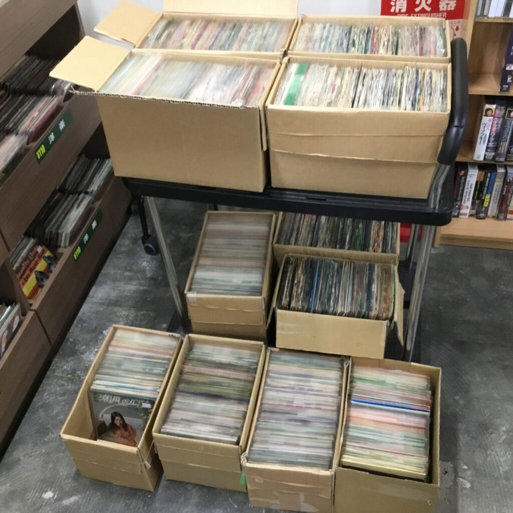 【EP新入荷情報】110円シングルレコードを約1500枚大放出しました！