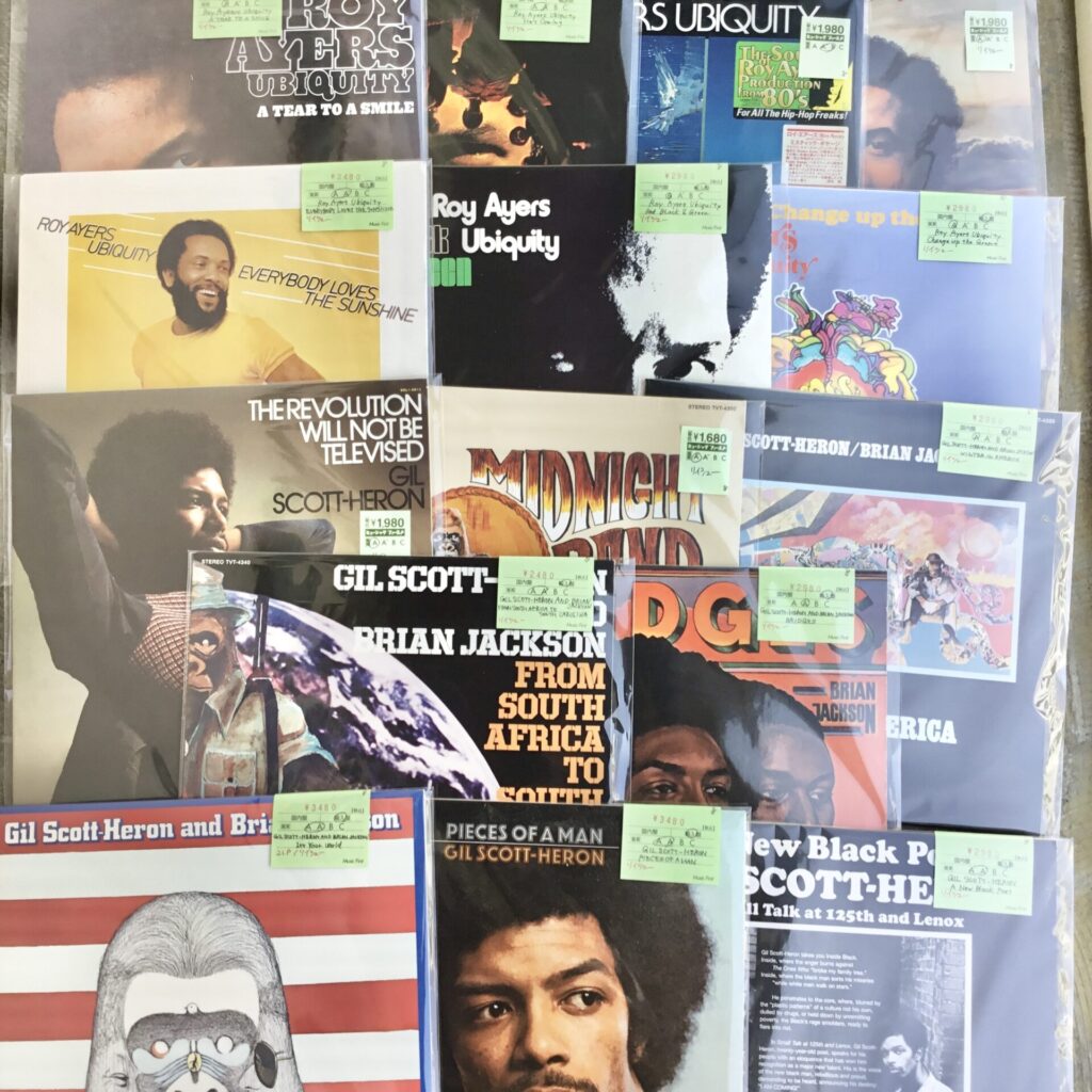 【新入荷情報】 レア・グルーヴやジャズ・ファンク好きの偉大なレジェンドおふたり ギル・スコット・ヘロンとロイ・エアーズの再発盤LPがまとまって入荷しました。その➊