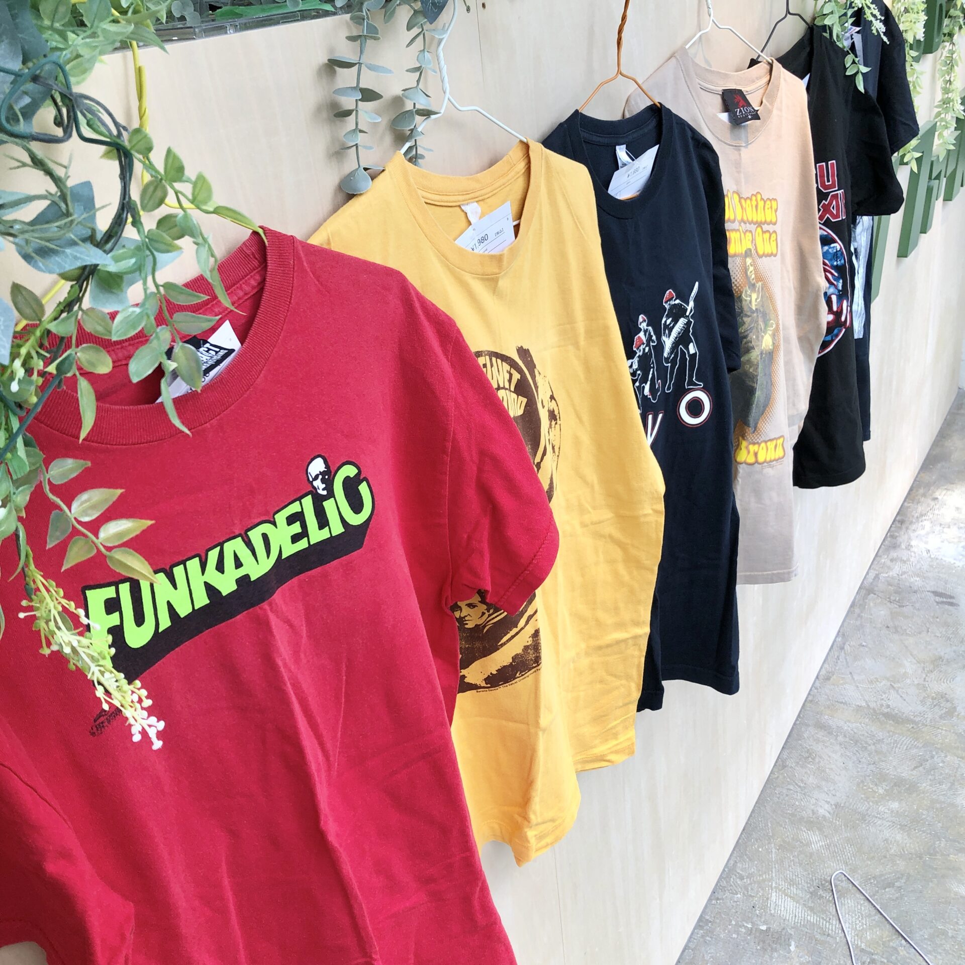 【新入荷情報】  バンドTシャツと映画Tシャツをあわせて10着ほど追加しました