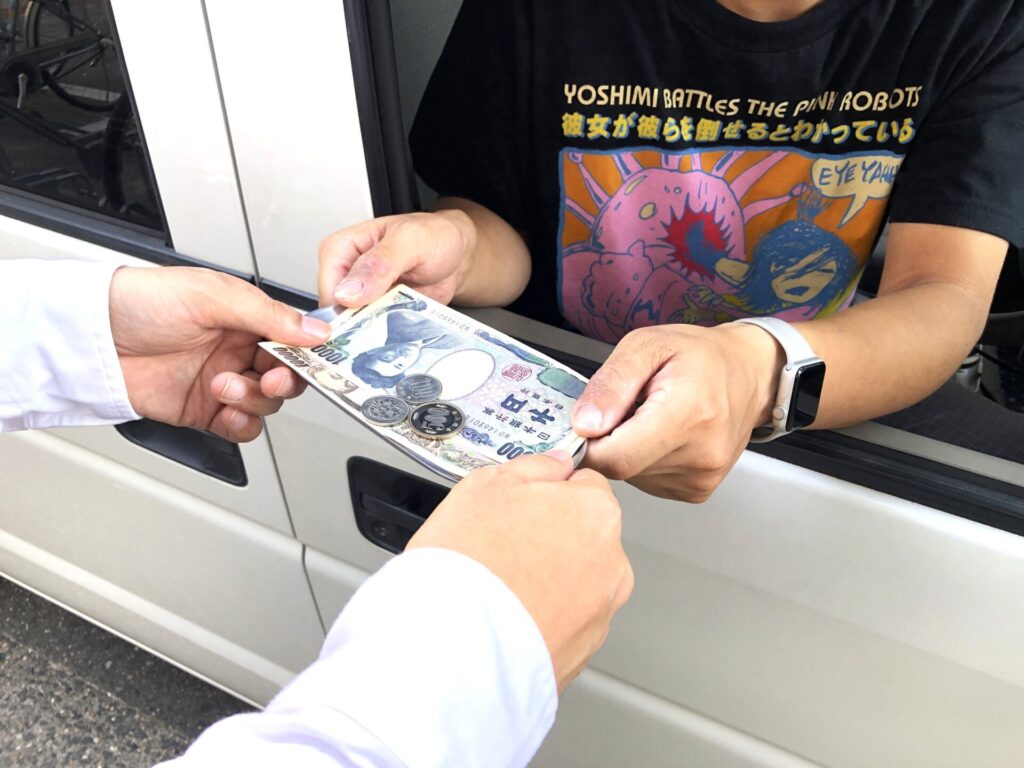 お車に乗ったままレコードやCDの買取可能！ドライブスルー買取のご案内