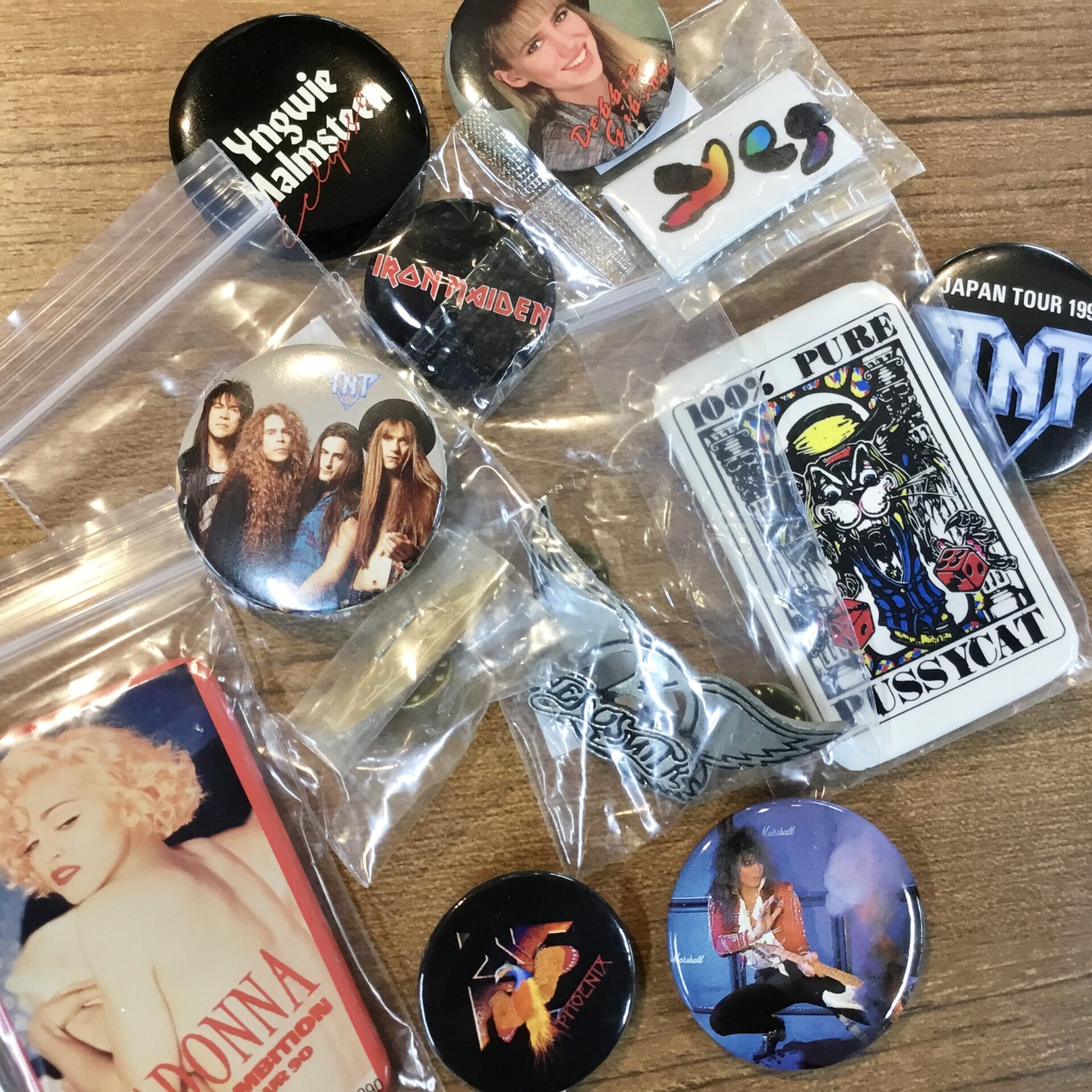 【新入荷情報】  バッジ、タイピン、などがひとつかみ入荷しました。