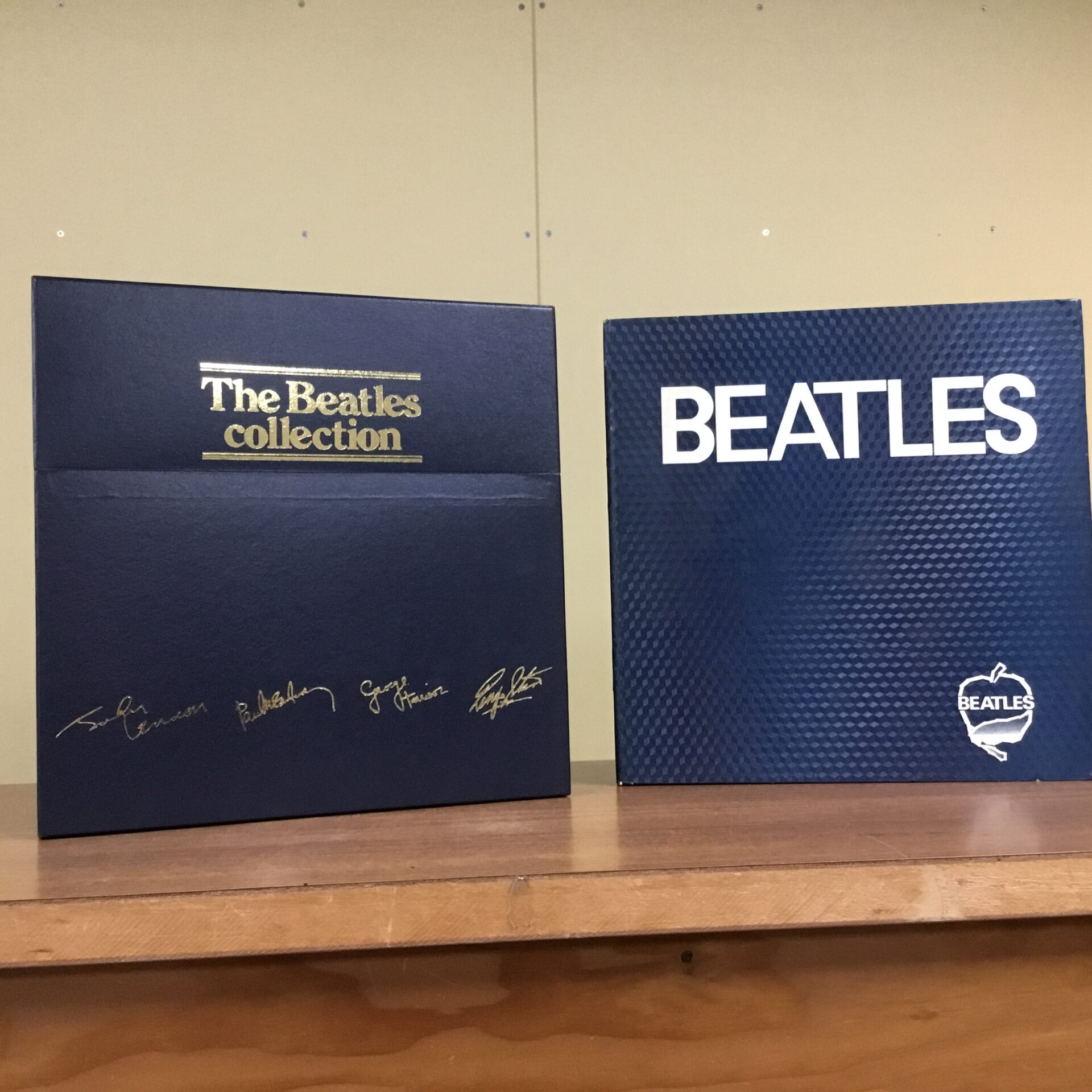 【新入荷情報】ビートルズのLPボックスが2パターン入荷しました。
