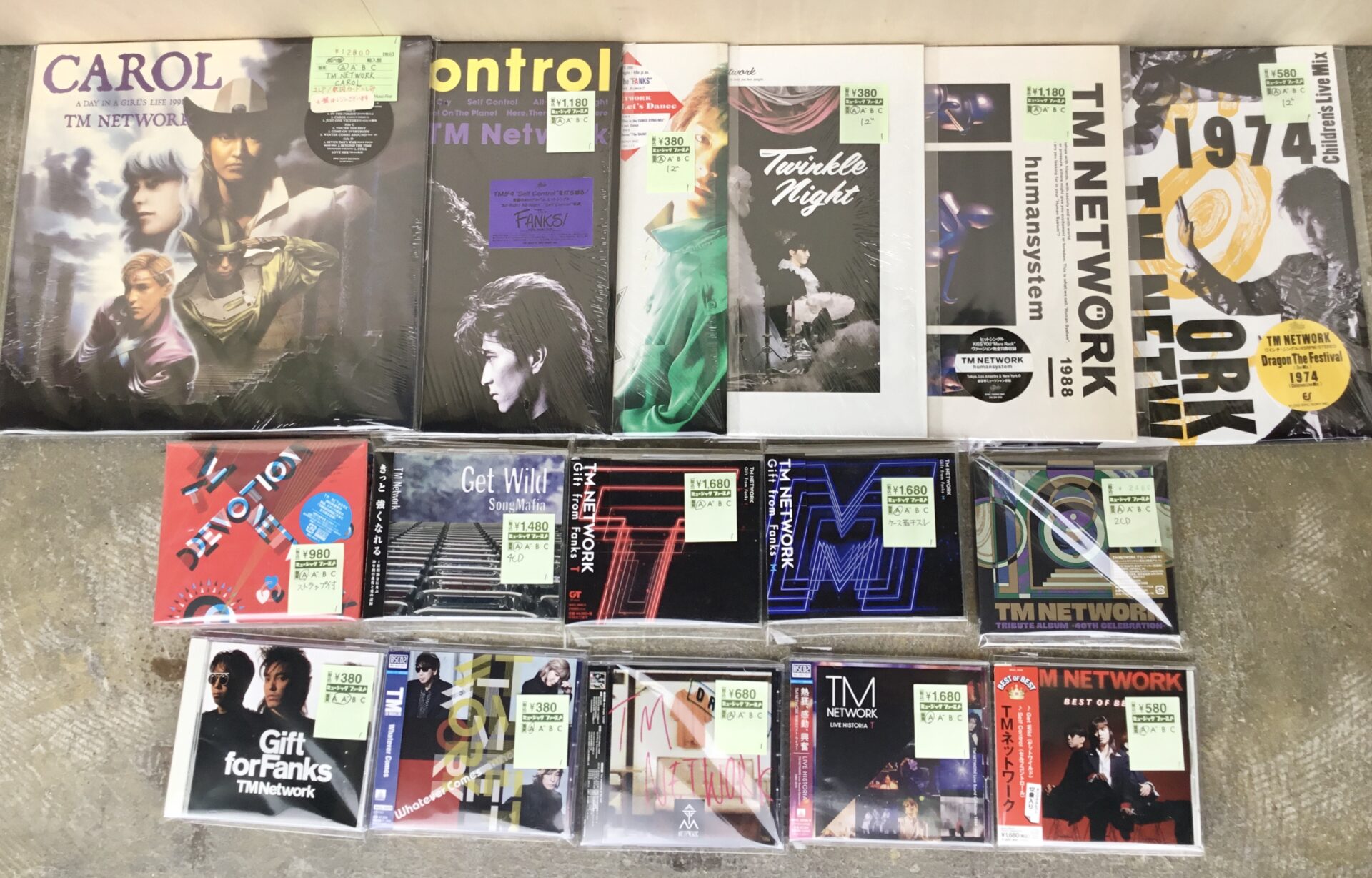 【新入荷情報】  TM Network のレコードとCDがひとつかみ入荷しました。