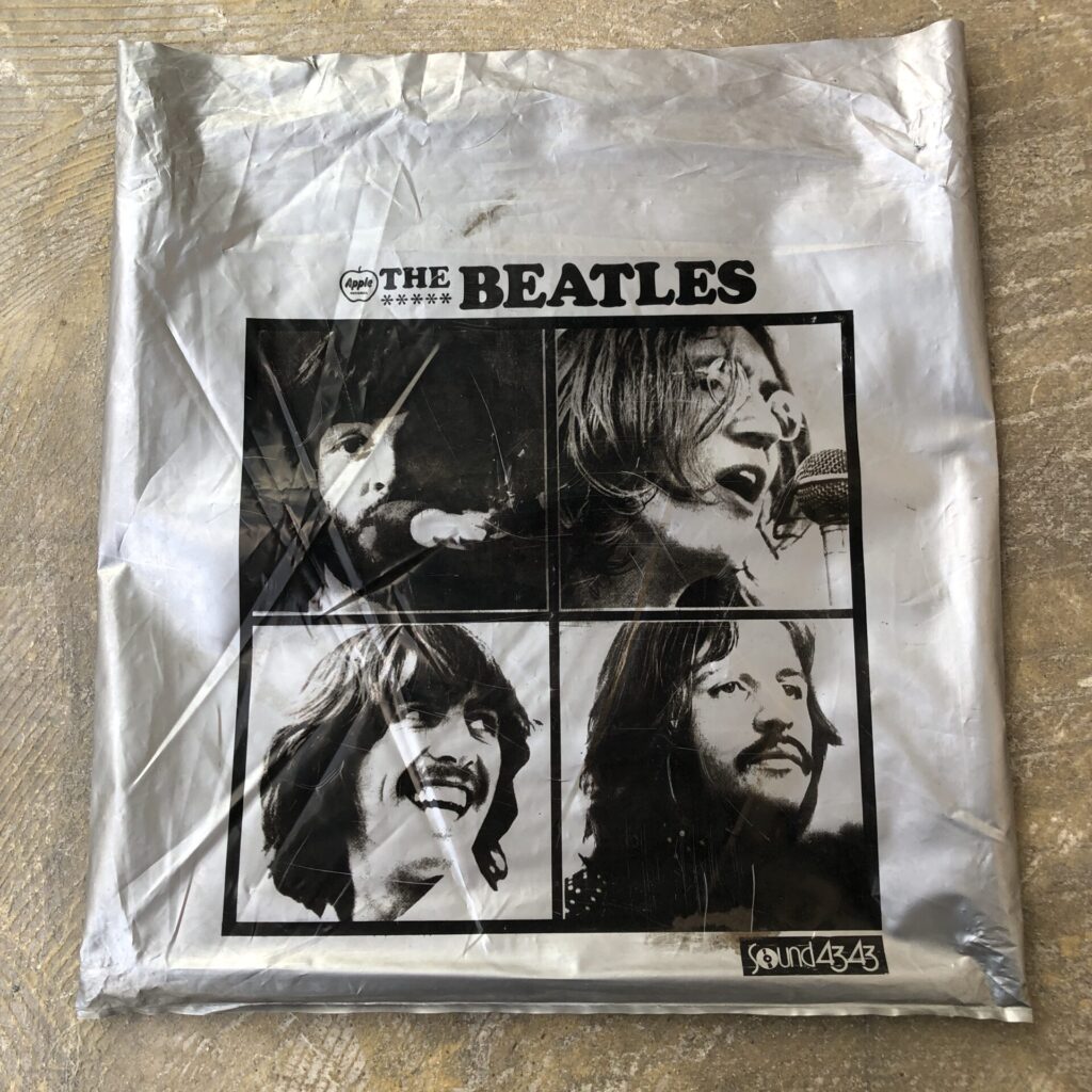 Sound4343(サウンド4343) ビートルズのイラストが描かれた定番ショッパー