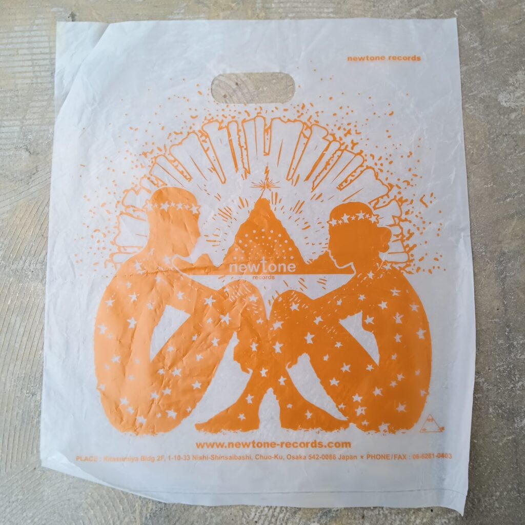 Newtone Records(西心斎橋) スピリチュアルなデザインのレコードショッパー