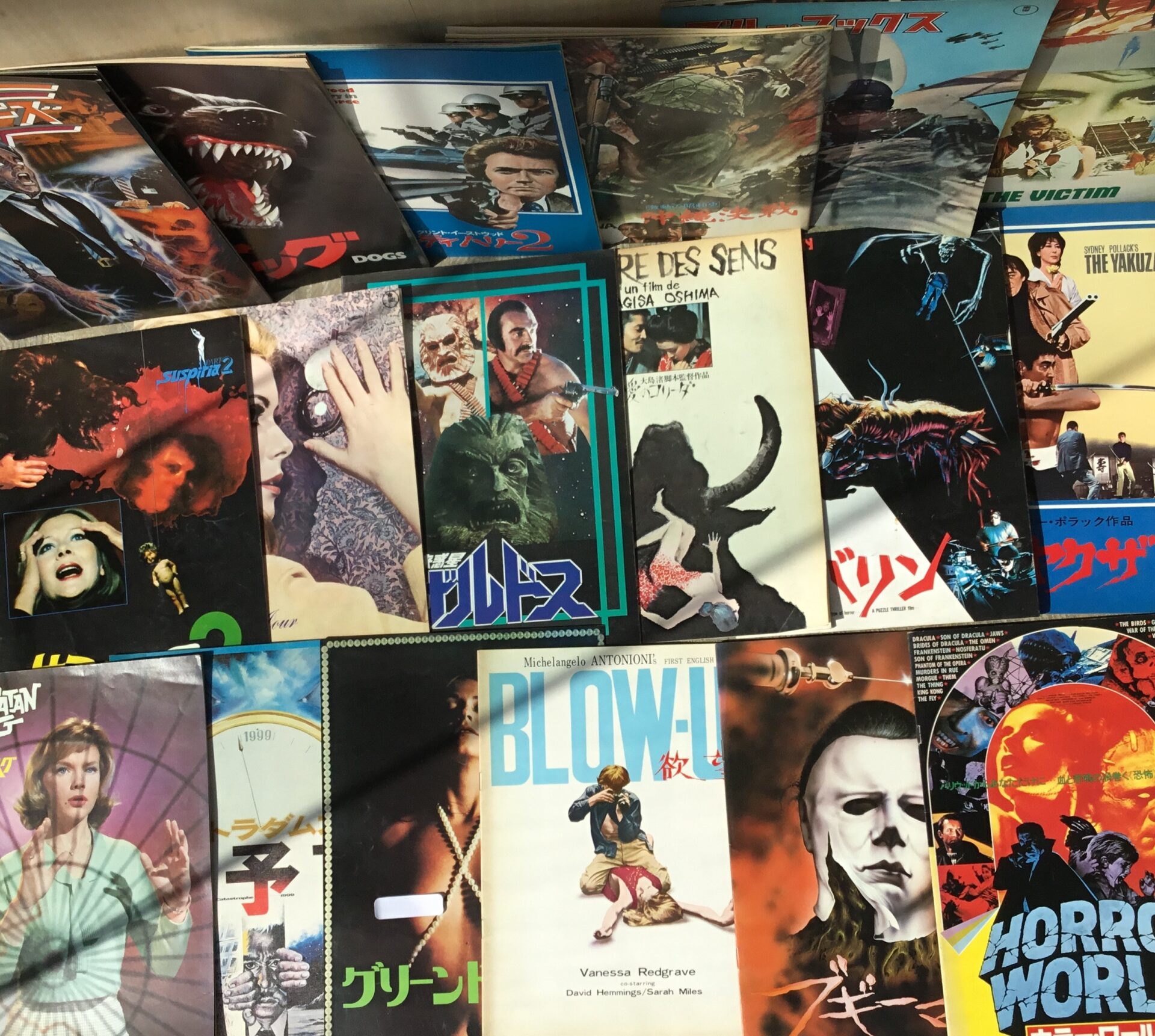 【新入荷情報】 70年代映画パンフレット約200冊ドーンと入荷！