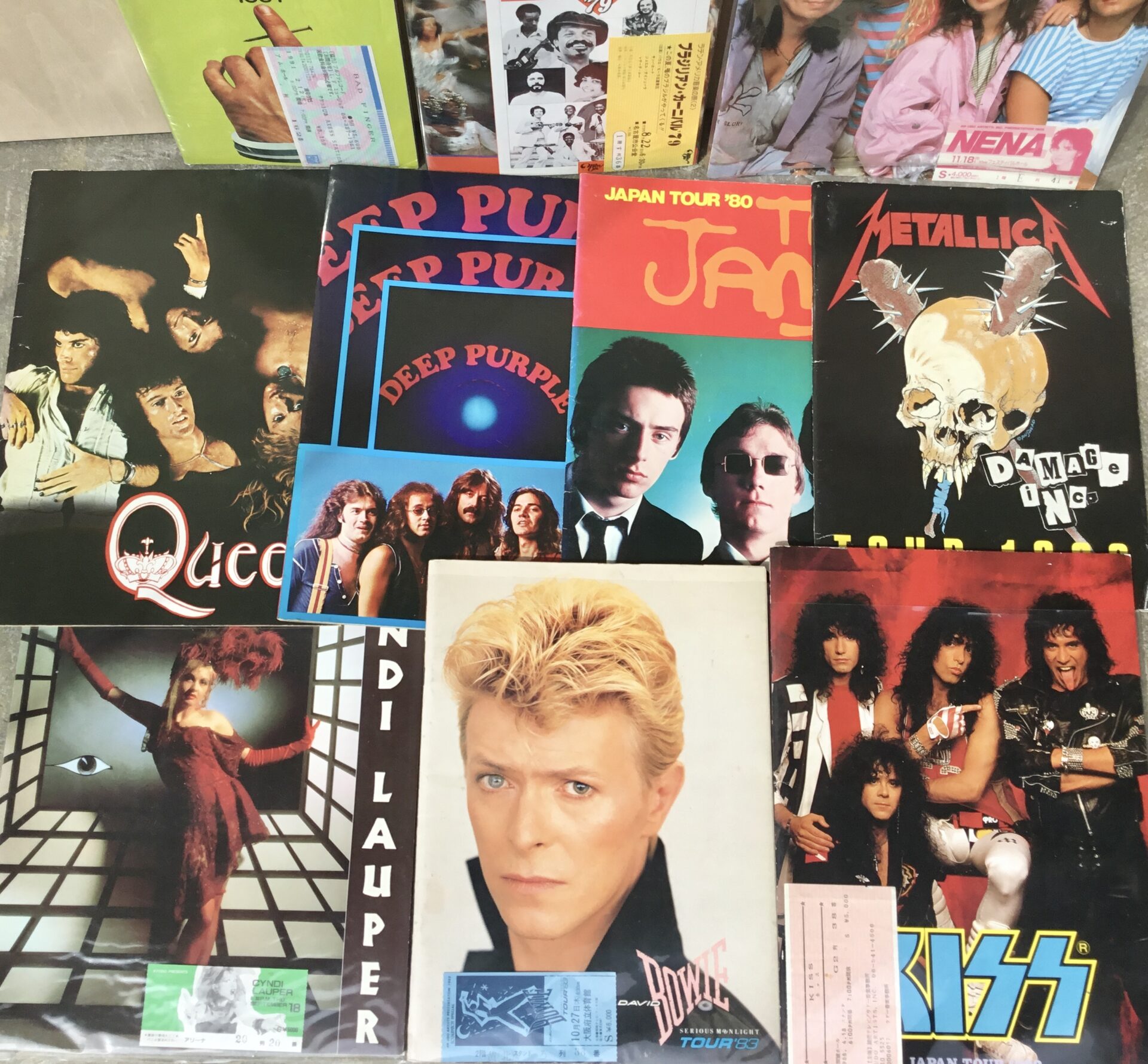 洋楽パンフレットを約１５０冊ほど大量放出！！ しかも半券付が８０冊もあります！