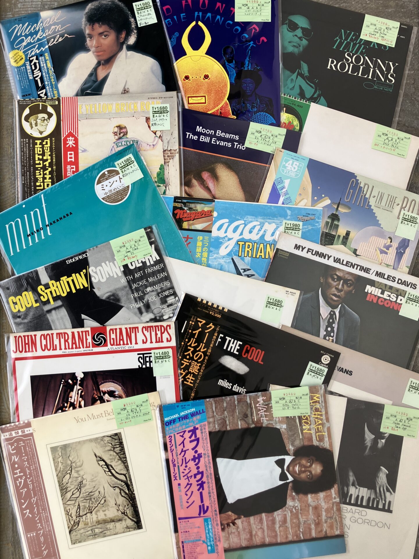 新入荷コーナーには入らない新入荷。