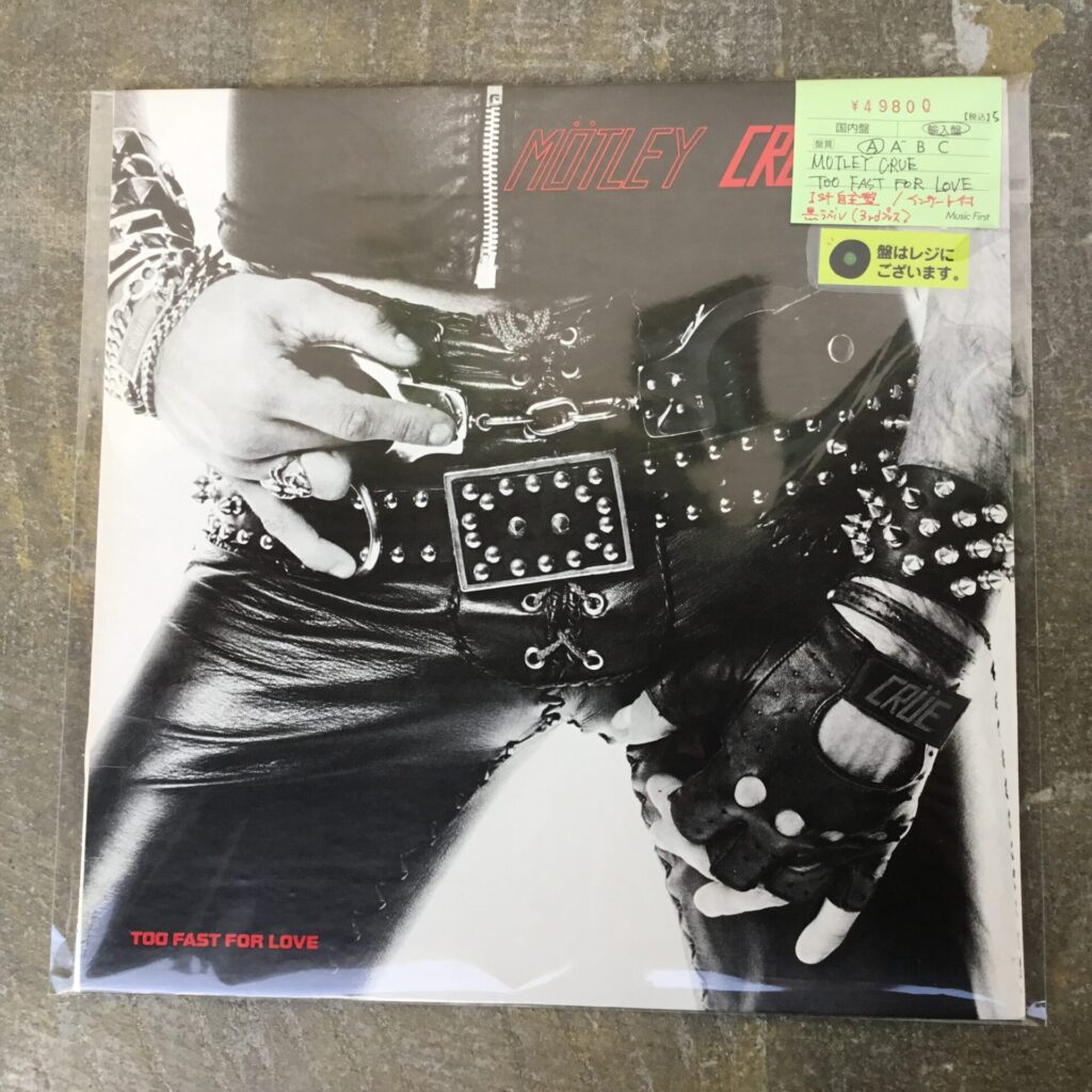 【新入荷情報】 モトリー・クルー「Too Fast For Love」の初期盤（3rdプレス）が入荷しました。