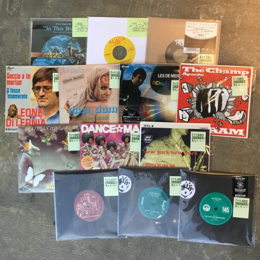 【新入荷情報】好内容のシングルレコードをふたつかみほど追加しました。