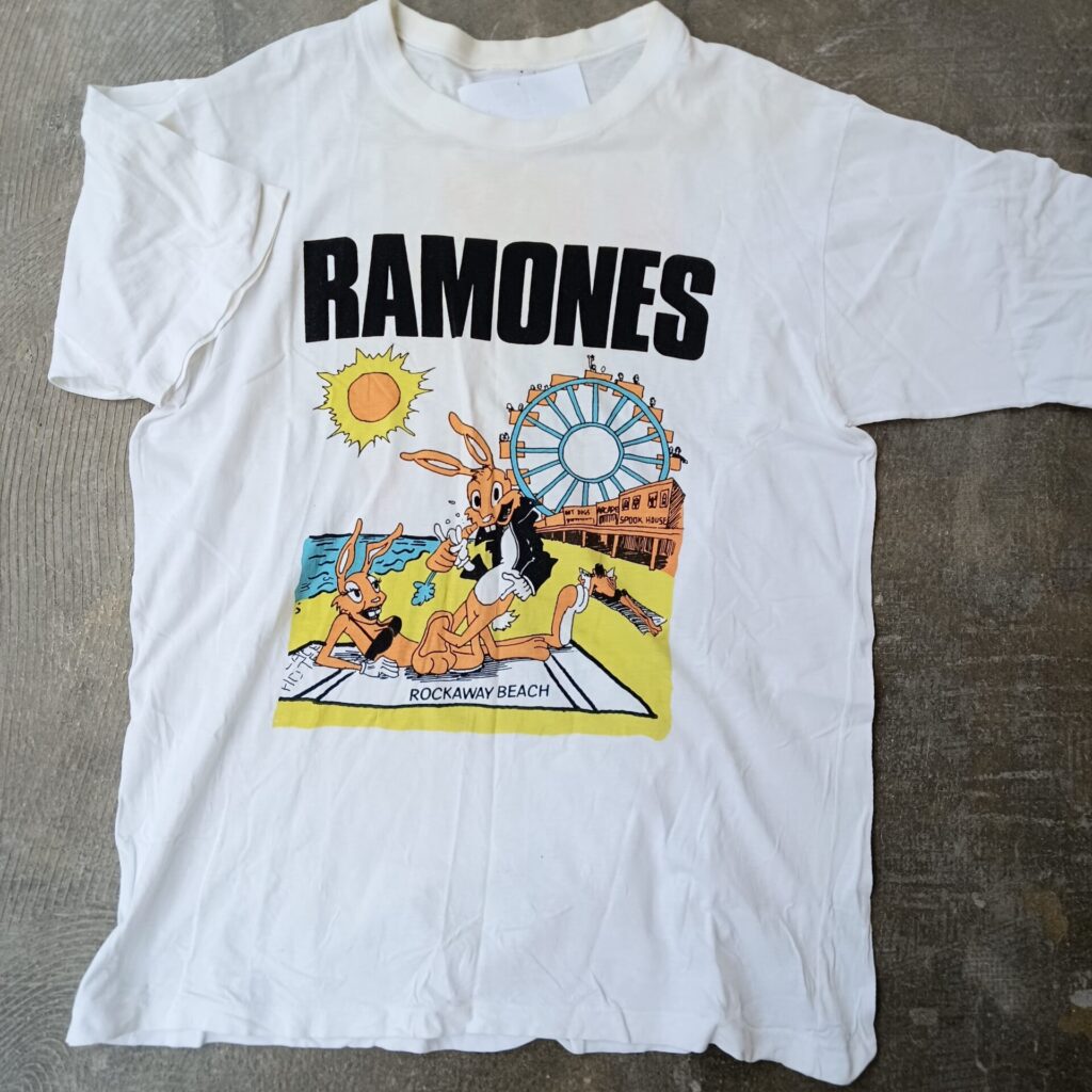 【Tシャツ】RAMONES / ROCKAWAY BEACH