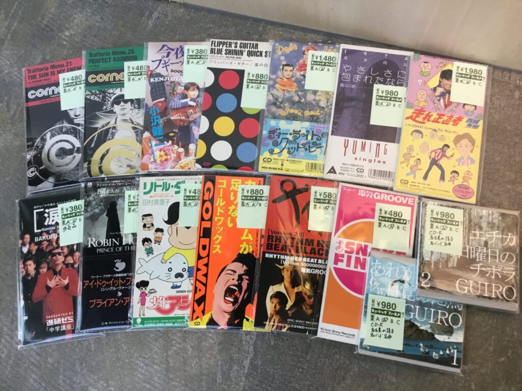 【新入荷情報】七夕(短冊CDの日)にちなんで8cmCDをふたつかみ出しました。