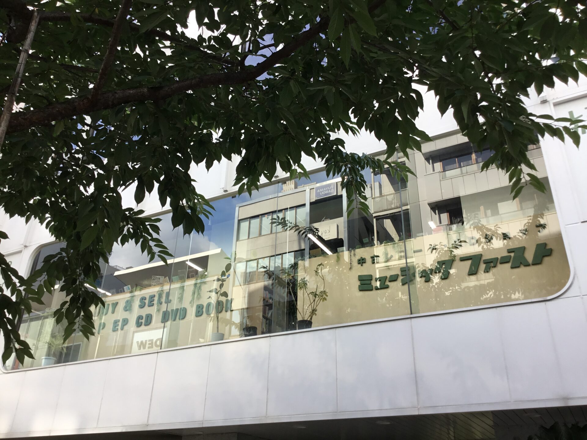【店員のひとくちメモ】この場所はかつて美容院だった。