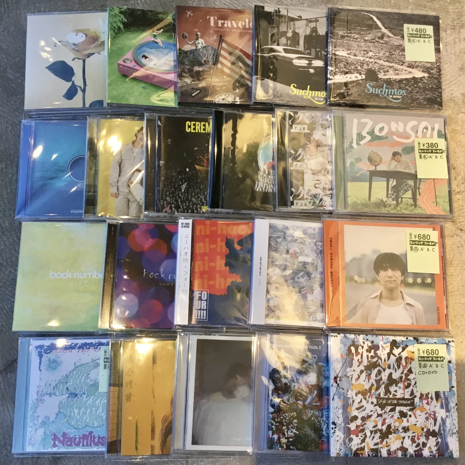 【新入荷情報】  近年アーティストの邦ロック、邦ポップのCDがふたつかみほど入荷しました。
