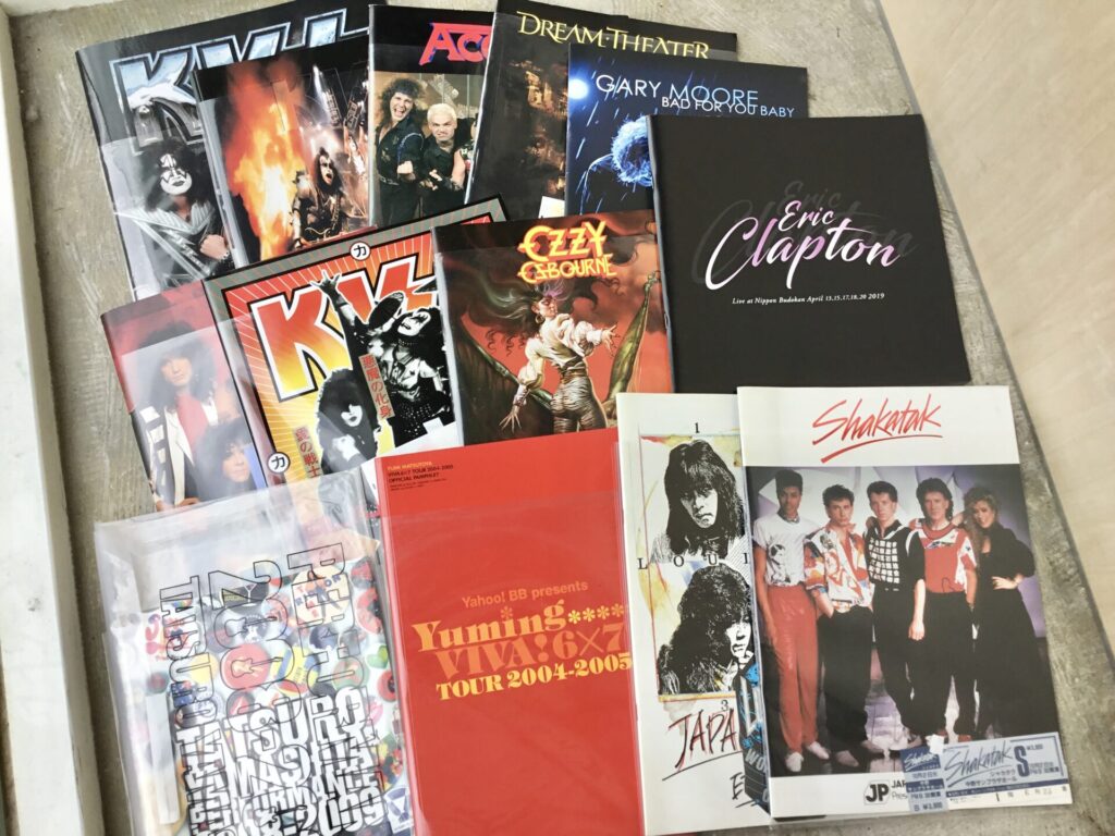 【新入荷情報】 コンサートパンフレットが、一挙100冊ほど緊急大量入荷!